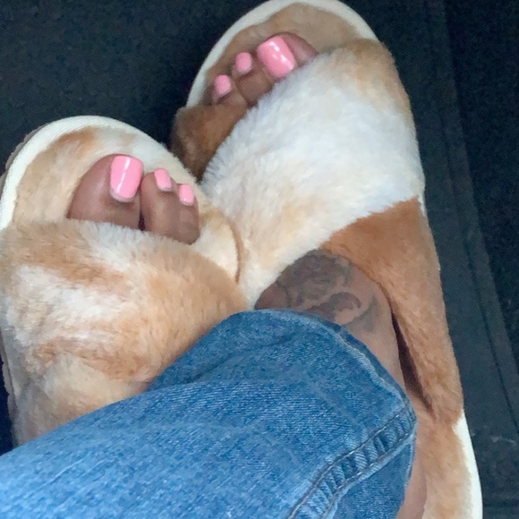 ‘Fuzzy Fuzz Me’ Slides🤎 - Picture 3 of 3